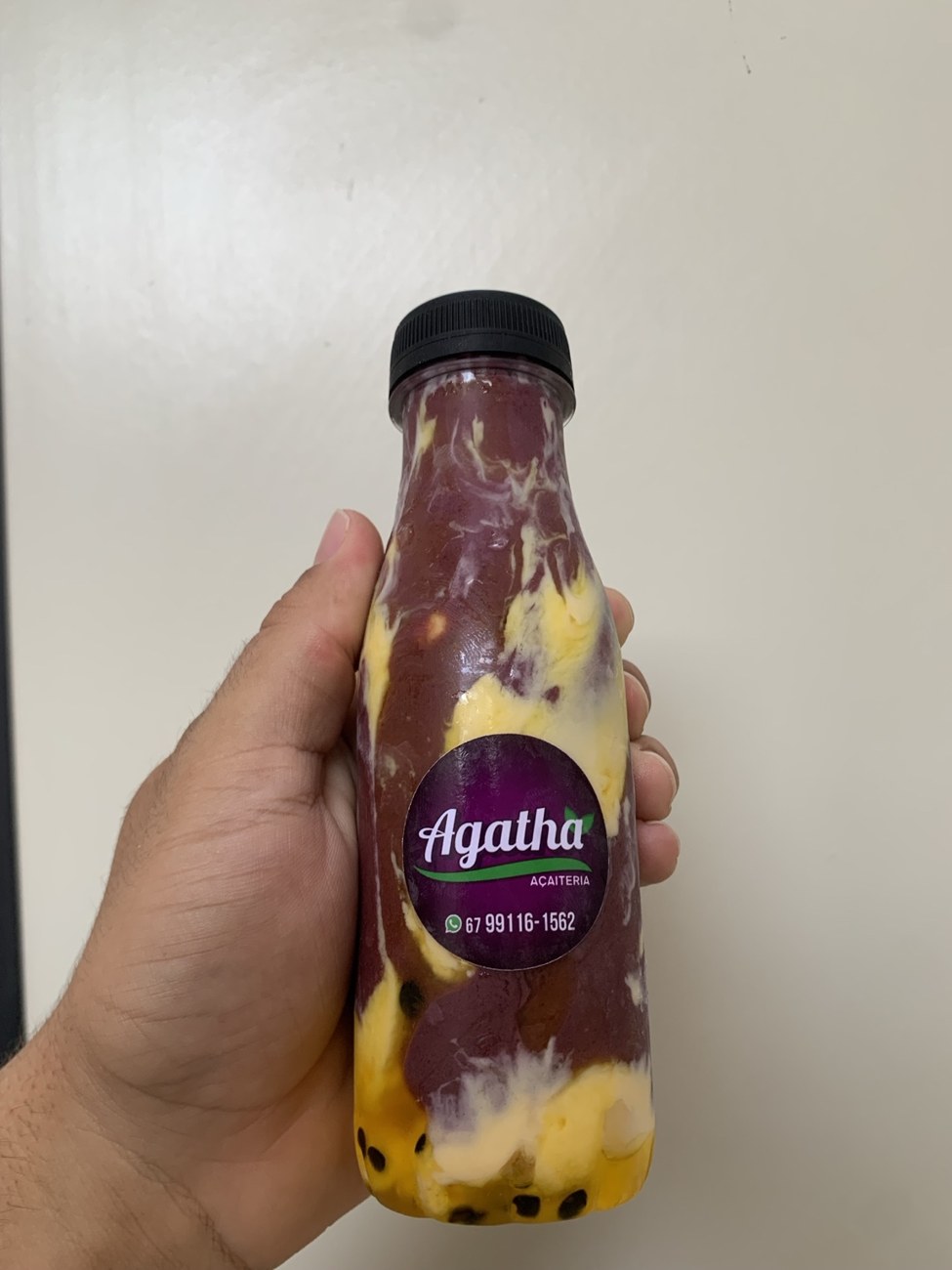 Foto real de garrafa com sabor da Agatha